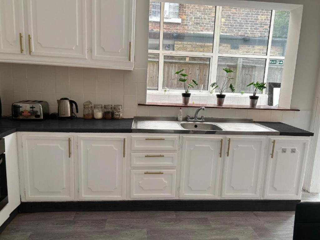 Guest House Balham, South London Spacious, Lambert, 6 Rooms Available Room photo